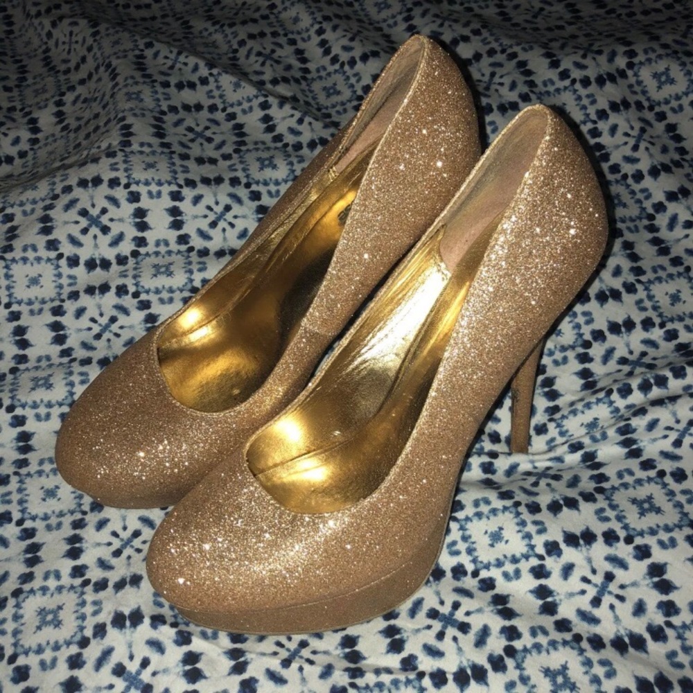 GOLD GLITTER PUMPS